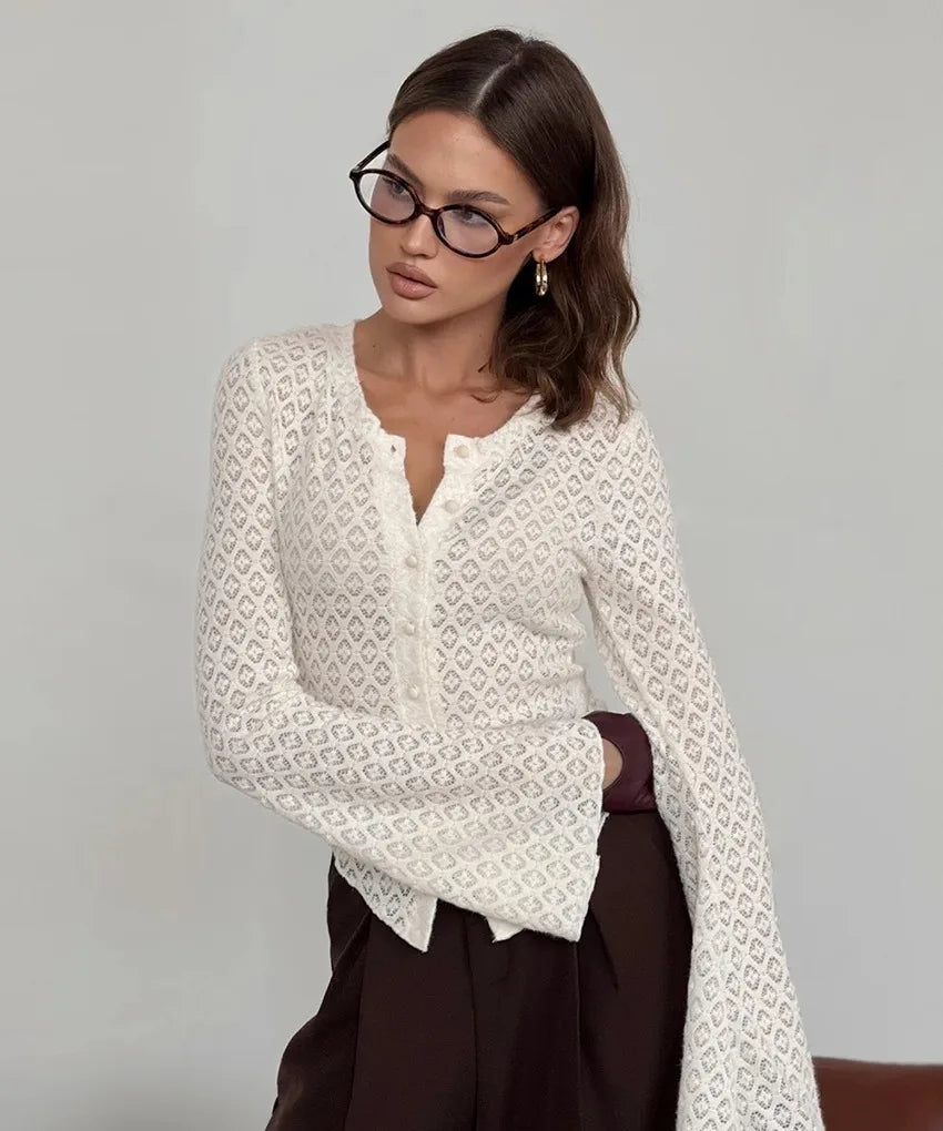 עליונית תחרה יוקרתית עם שרוולי פעמון
